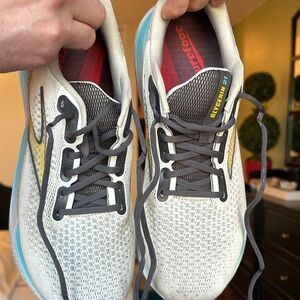 Brooks Glycerin 21 White and Gray Running Shoes